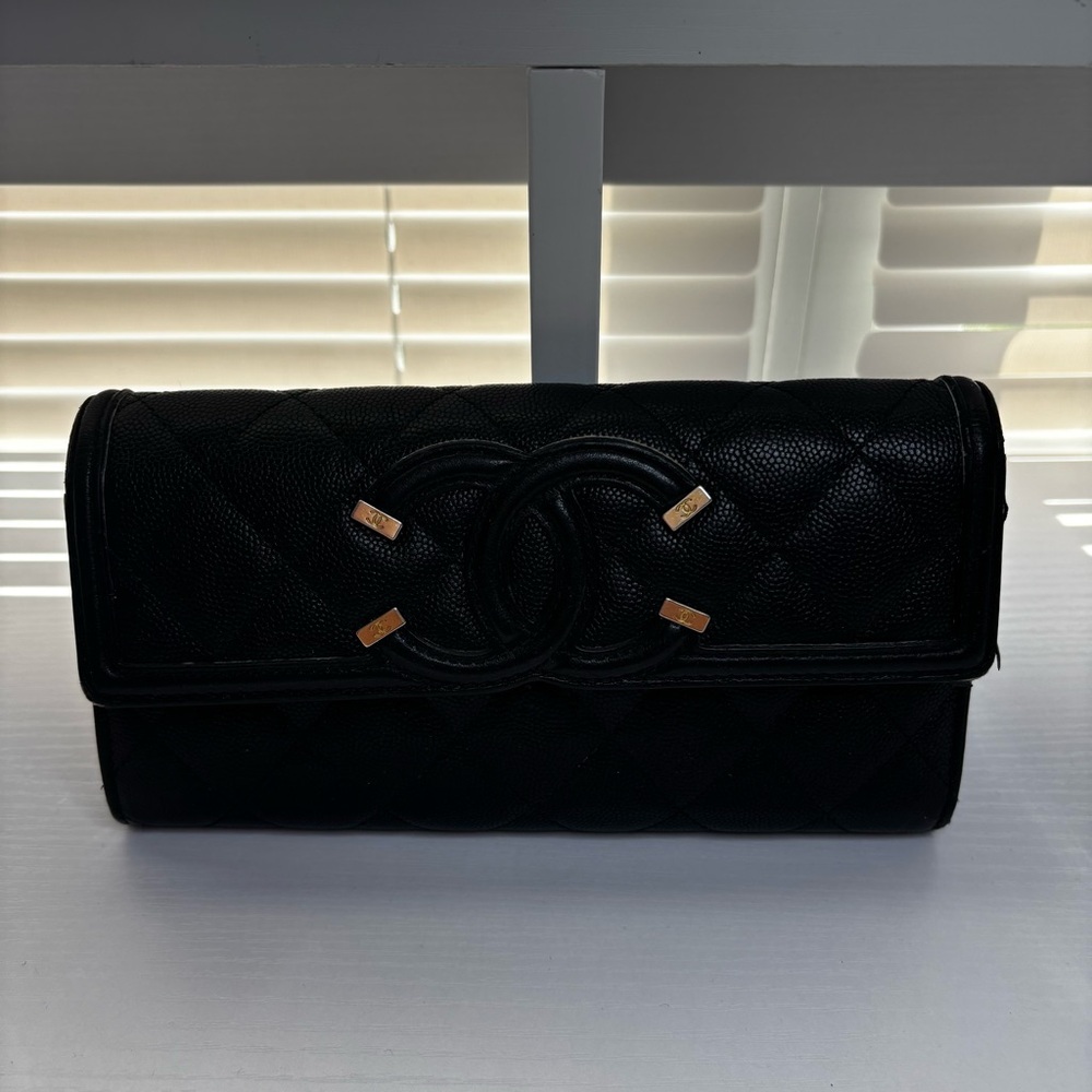 CHANEL Black Caviar Filigree Wallet - Picture 2 of 13